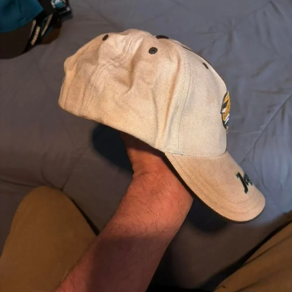 Nfl Men's White and Cream Hat